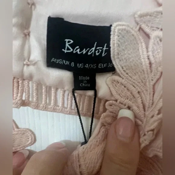 NWT BARDOT BOTANICA LACE DRESS IN SOFT LIGHT PINK - Picture 9 of 9